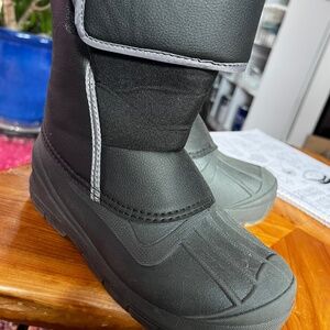 Cat & Jack winter snow boot